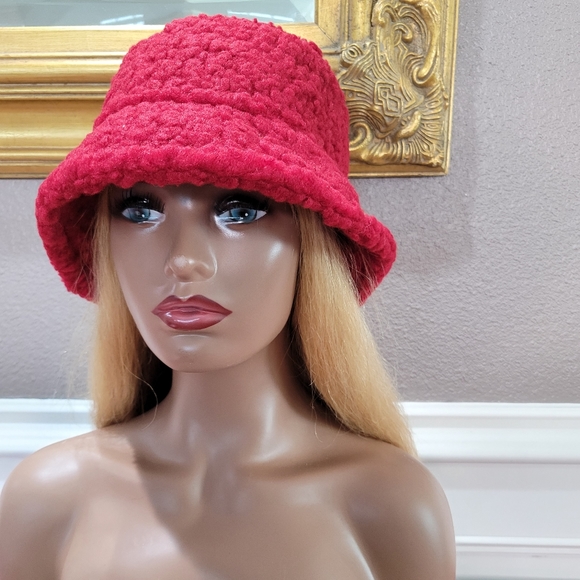 L.A.CHARMS Accessories - Deep Red Fur Hat NWOT